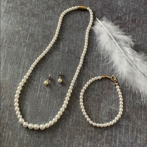 🌟3/$15 3 pc set, necklace, bracelet, earrings.